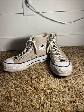 Women’s pink Converse
